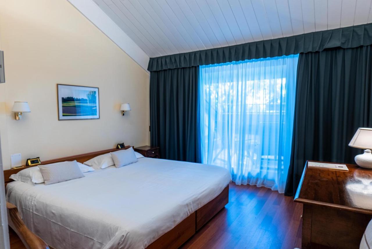Golf Hotel La Pinetina Appiano Gentile Exteriör bild