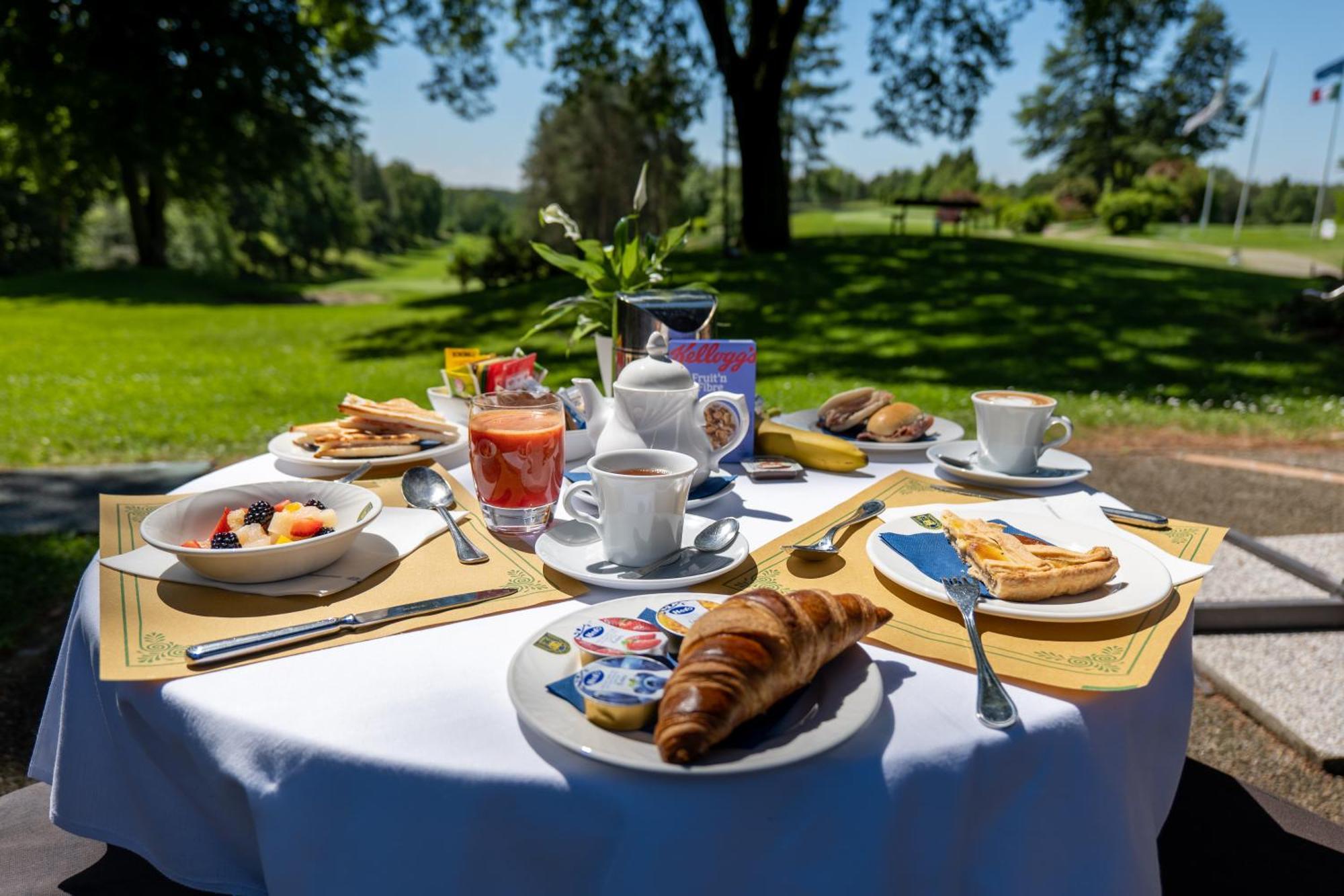 Golf Hotel La Pinetina Appiano Gentile Exteriör bild